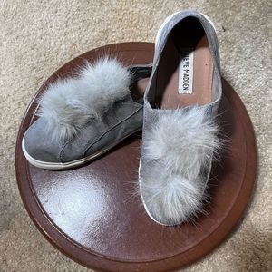 Steve Madden Esmildalda sneakers women’s sz 7 gray suede pom-pom puffball sneaks